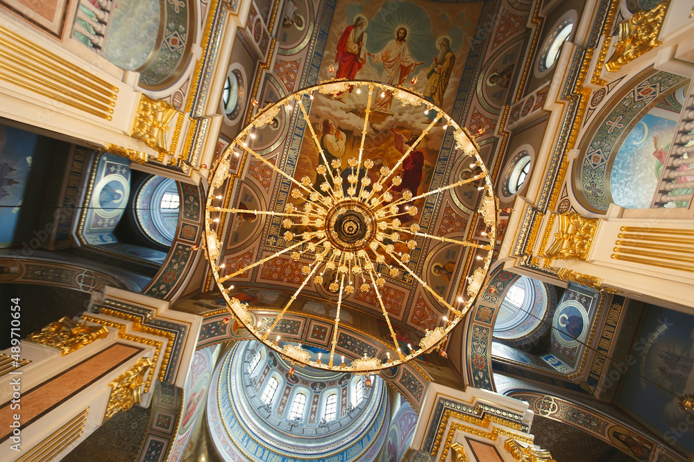 Obraz premium Beautiful chandelier in the church. Church decoration of the Orthodox Church