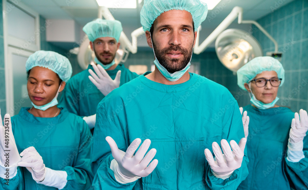 Obraz premium Successful team of surgeon standing in operating room, ready to work on a patient