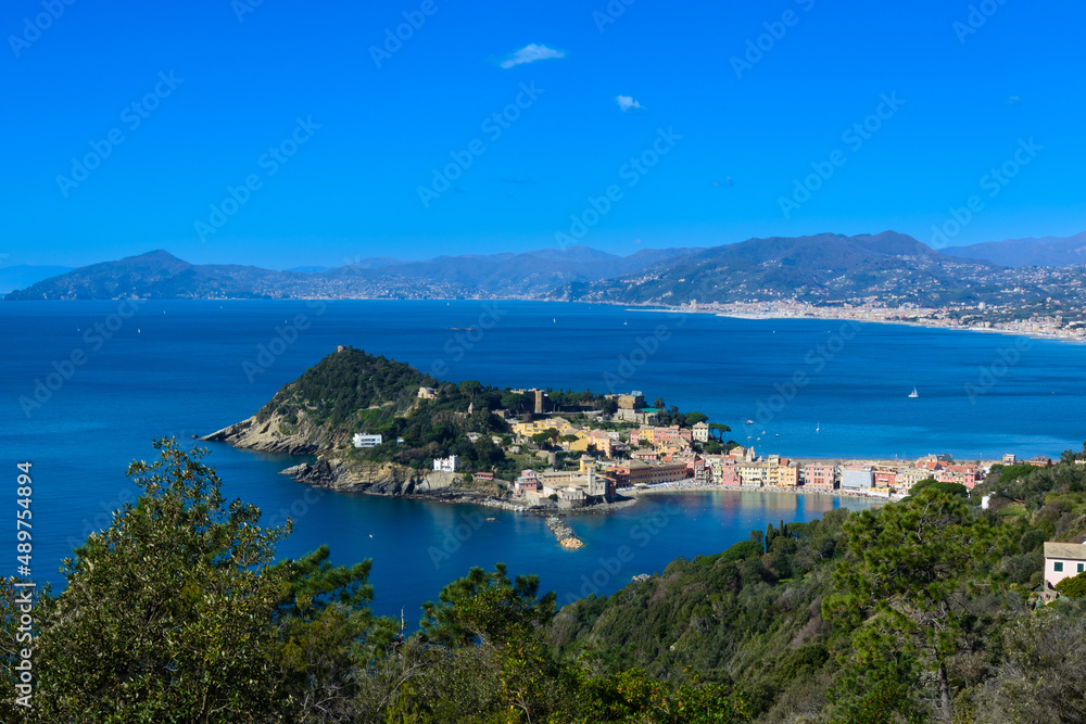 Promontorio di Sestri Levante, visto dal sentiero verso Punta Manara (Liguria, Italia)