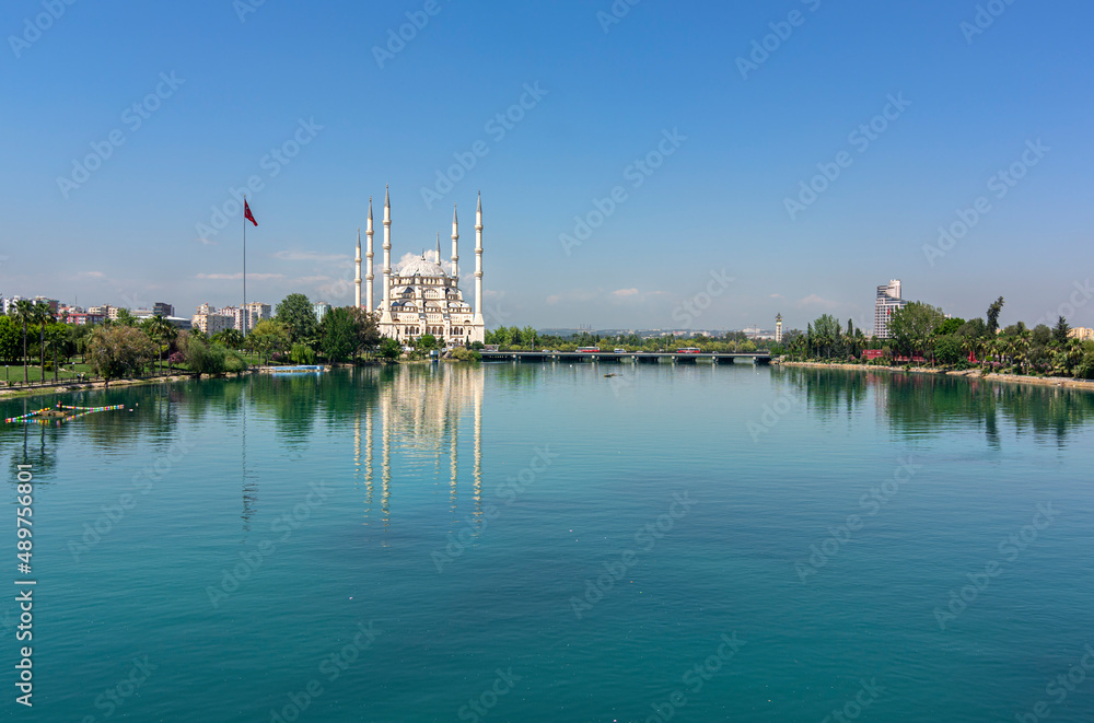 Adana city center, located on the banks of the Seyhan River, is the largest mosque in Turkey.