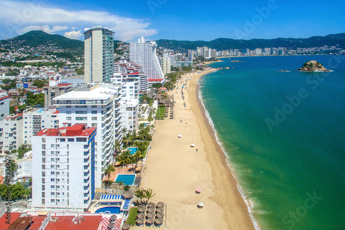 Canvastavla Aerial view of Acapulco City golden zone beach in Mexico