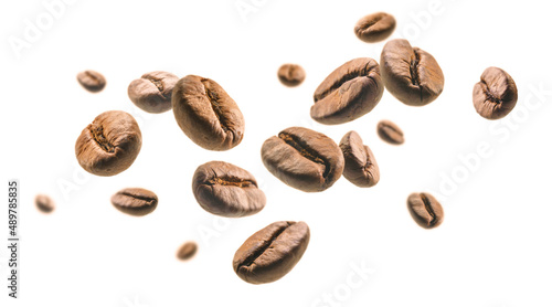 Coffee beans levitate on a white background © butenkow