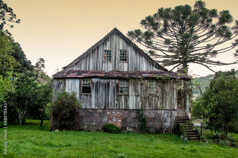old abandoned farm house old abandoned farm house