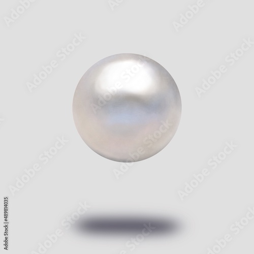 グレー背景の宙に浮いた真珠