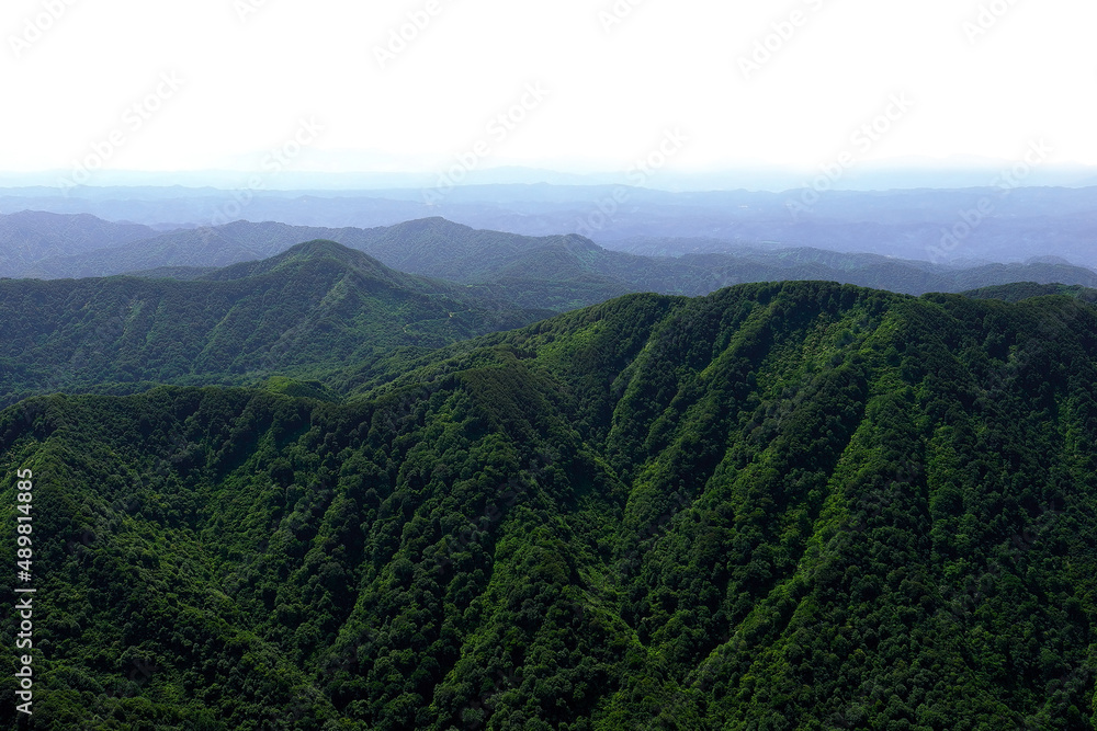 山 山