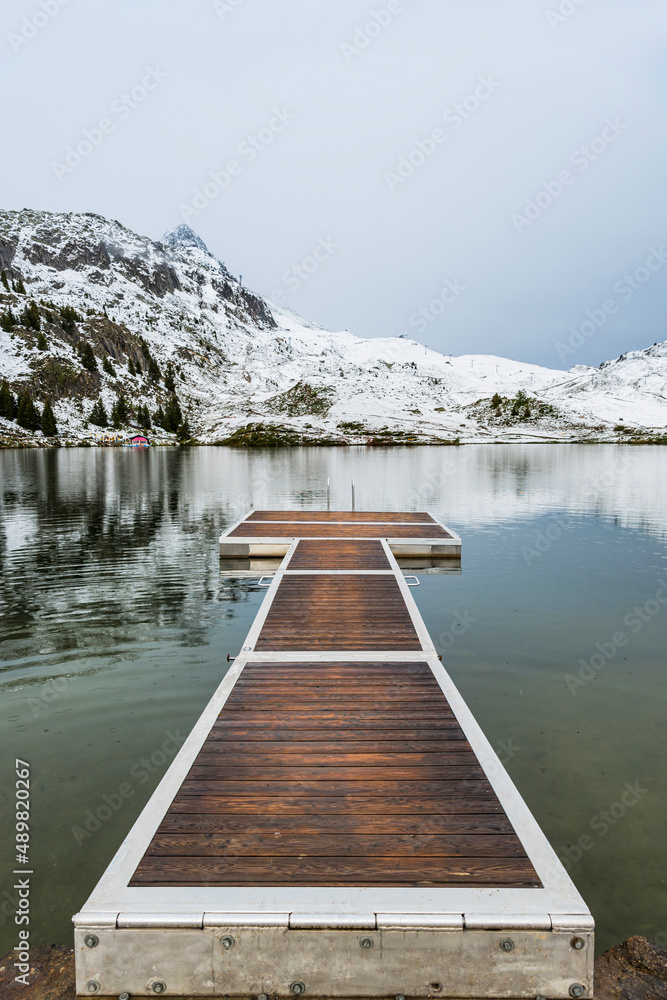Obraz premium Der winterliche Bettmersee in der Aletsch Arena im Wallis, Schweiz