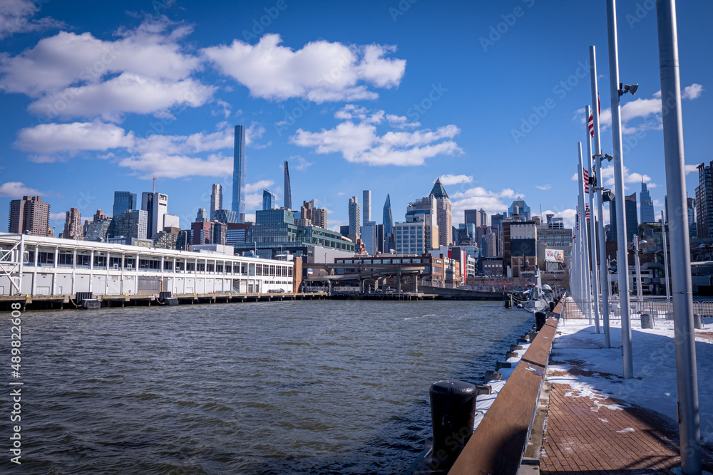 Naklejka premium View of a pier on the west side of Hell's Kitchen in Manhattan, New York City, USA, on a freezing cold but sunny winter day