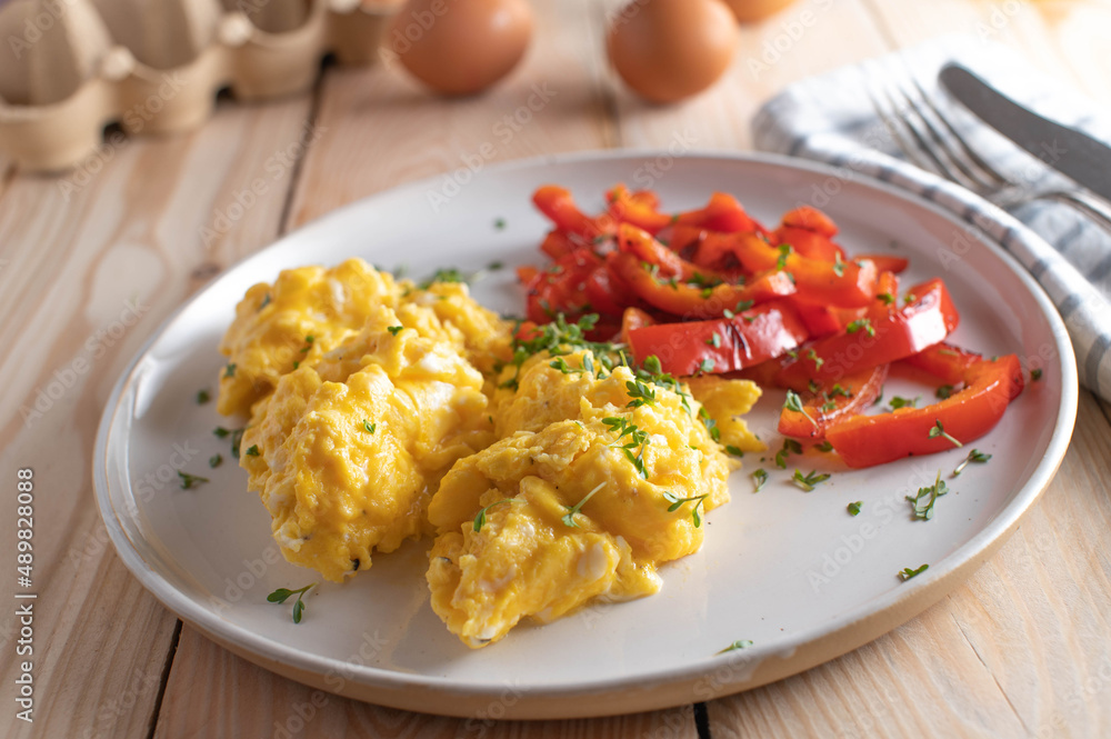 Scrambled eggs with vegetables