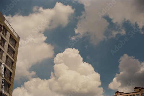 구름과 아파트