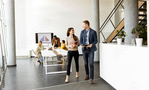 Young entrepreneur couple w...