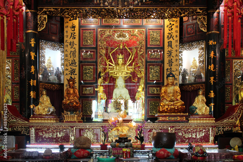 chinese temple (leong san see temple) in singapore 