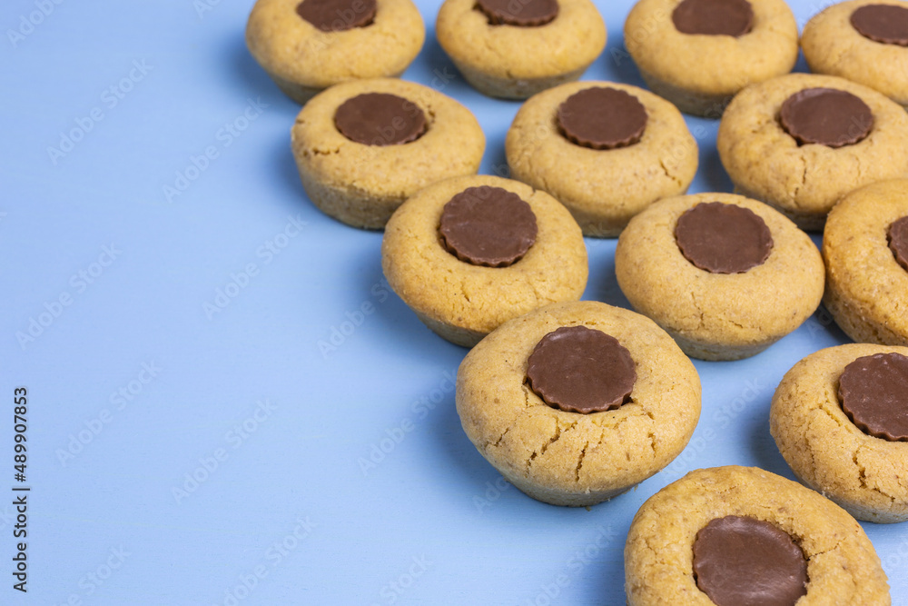 peanut butter cookies with mini chocolate peanut butter cups