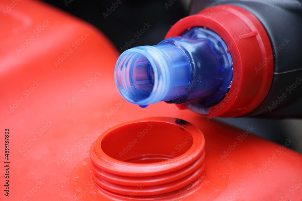 Adding 2Т oil to gasoline. Preparation of a fuel mixture for a two