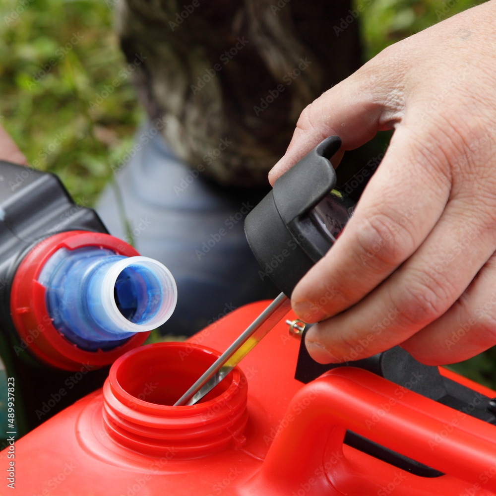 Fuel mixture mixing with gasoline and blue 2 T motor oil for a two stroke outboard motor in a