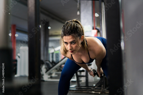Woman doing exercise in the gym. Healthy lifestyle, workout concept © Cristian Borrego 