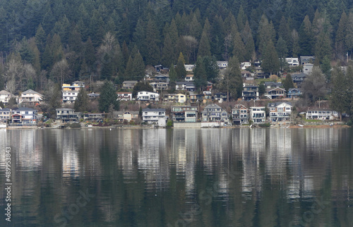 Waterfront properties reflected in the ocean bay