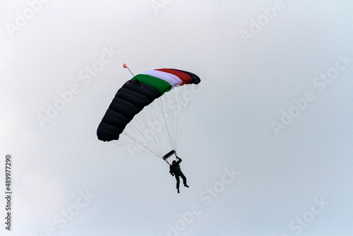 Paracaidista Militar con colores bandera México