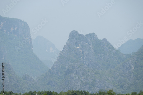 parc national de Sam Roi Yot , vue du massif et des rizières alentour, un des plus anciens parc nationaux de Thaïlande photo