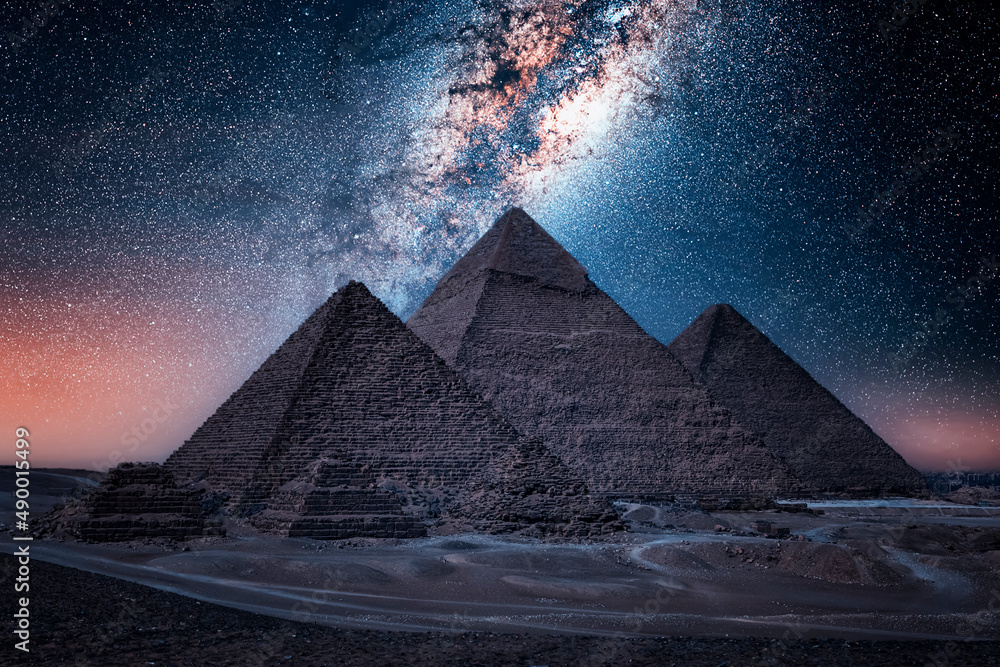 The Pyramids of Giza by night in Egypt  - obrazy, fototapety, plakaty 