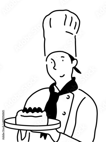 ホールのショートケーキを持っているパティシエの女性。
