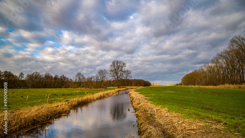 Nuthegraben bei Wietstock - Landschaft im Herbst vor bewölktem Himmel photo