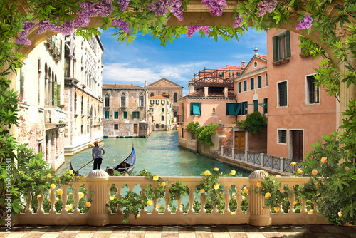 Fototapeta Naklejka Na Ścianę i Meble -  View from the balcony with flowers on the Venice Canal