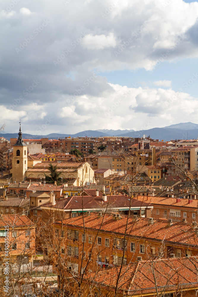 Panoramica, panoramic, paisaje, landscape, vista, view o skyline de la ciudad de Segovia, comunidad autonoma de Castilla y Leon, pais de España o Spain