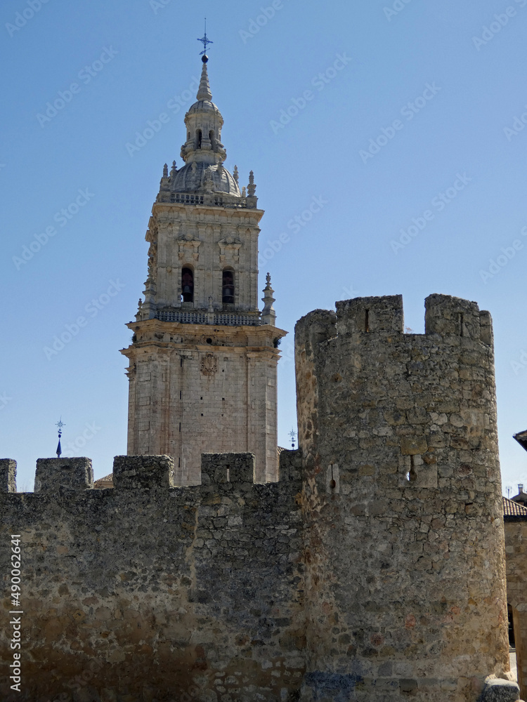  El Burgo de Osma-Ciudad de Osma, municipio y localidad española de la provincia de Soria, en la comunidad autónoma de Castilla y León.