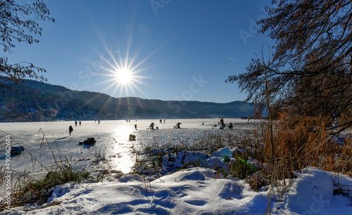 Wintersport (Schlittschuhlauf) am Keutschacher See (Kärnten/Austria) photo