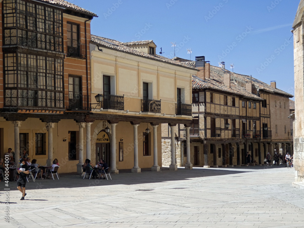  El Burgo de Osma-Ciudad de Osma, municipio y localidad española de la provincia de Soria, en la comunidad autónoma de Castilla y León.
