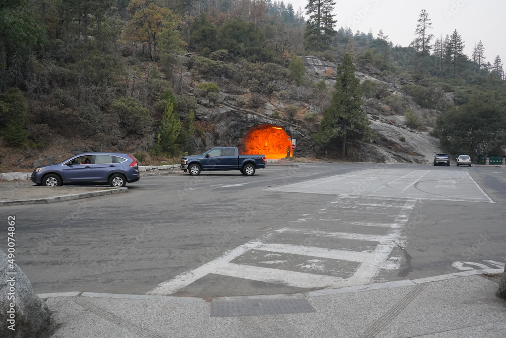 カリフォルニア州 ヨセミテ国立公園 トンネルビュー 駐車場 StockFoto Adobe Stock