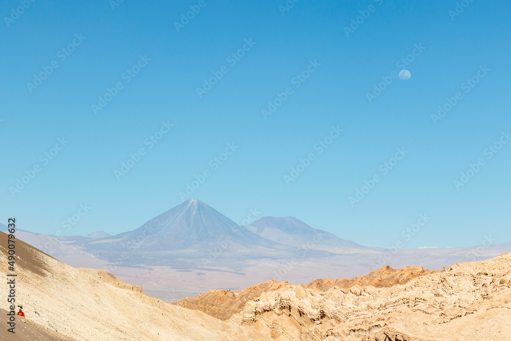 Valle de la Luna in Atacama desert withe Licancabour volcano in the background, Antofagasta, Chile, South America