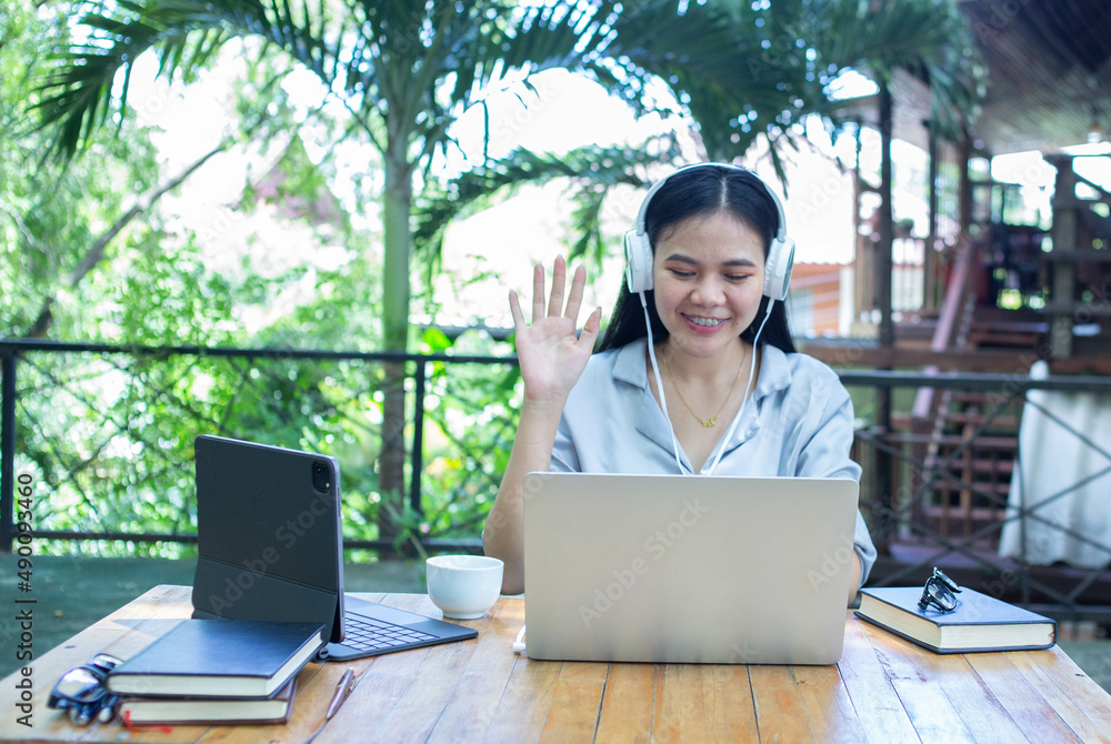 business women selling online via social media business women selling online via social media
