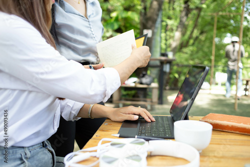 Wallpaper Mural A business woman is teaching online selling through an application on a notebook computer. Torontodigital.ca