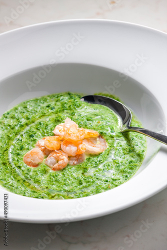 creamy spinach soup with prawns