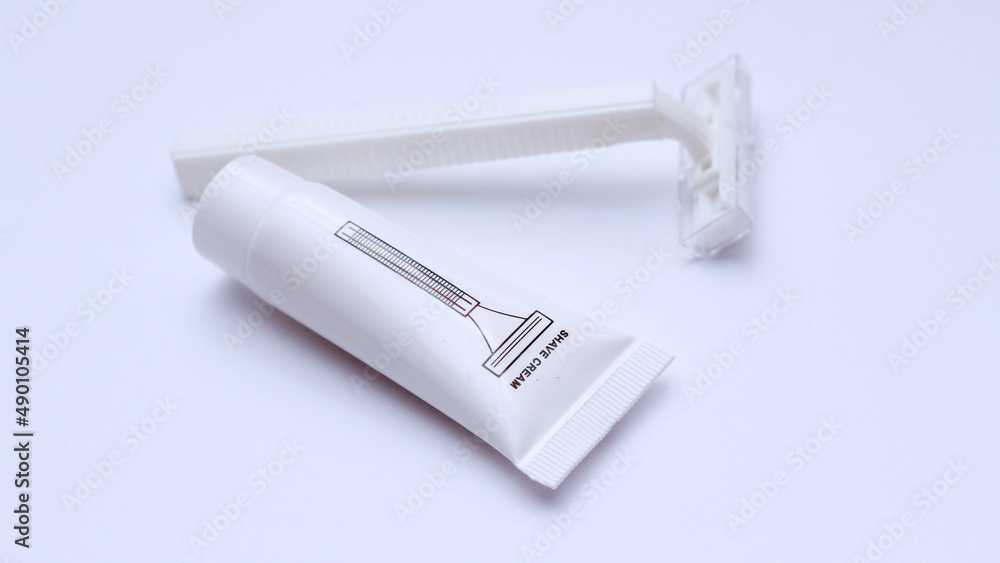 Naklejka premium shaving cream and razor on white background.