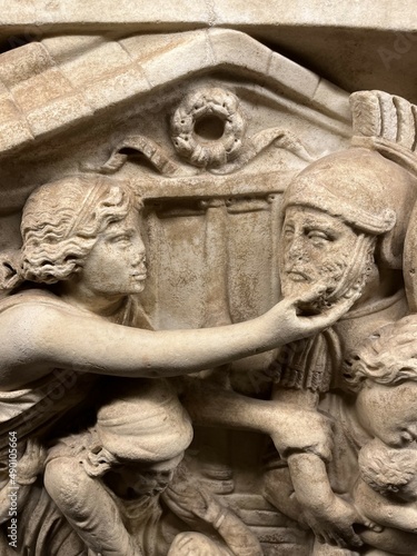 Bassorilievo carezza, Palazzo Ducale, MN