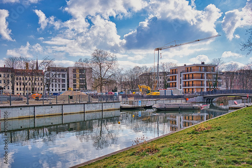 Baustelle Stadthafen Leipzig, Sachsen, Sonne, blauer Himmel mit Wolken