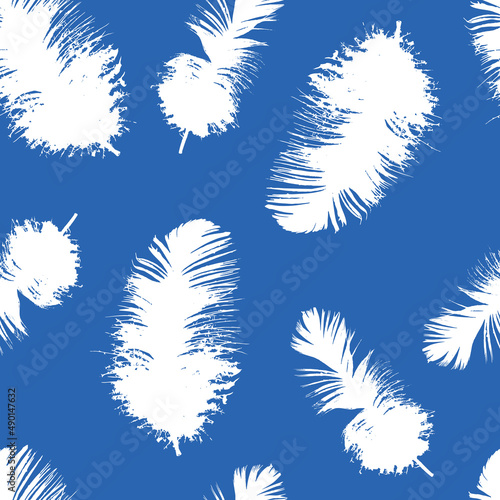 Bird feathers. Seamless pattern of feathered animals.Vector image. 