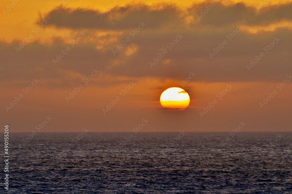 Sonnenaufgang über dem Meer