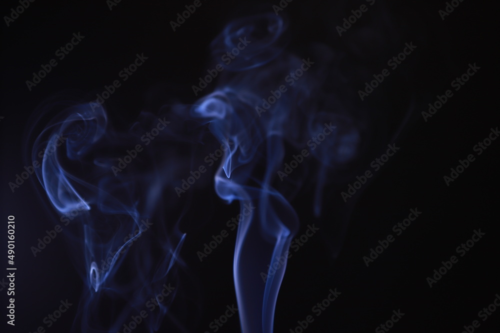 Fototapeta premium SMOKE IN LIGHT. SMOG ON BLACK BACKGROUND