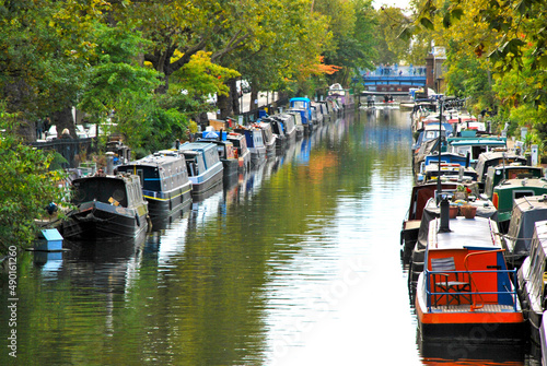 Foto narrow boats in the canal