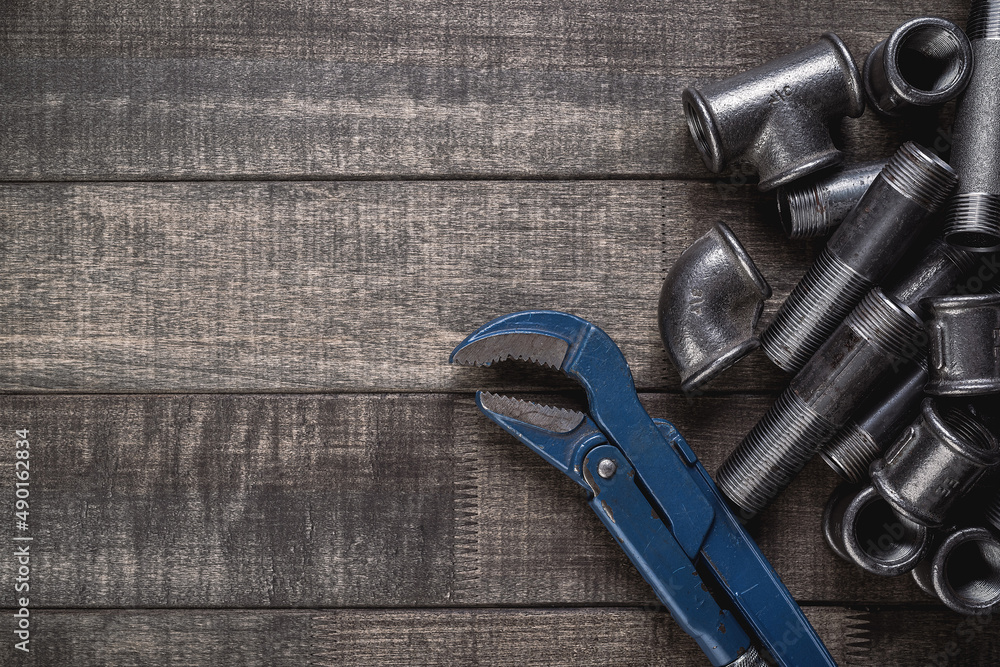 foto-de-cast-iron-pipes-and-fittings-of-different-shape-and-forms