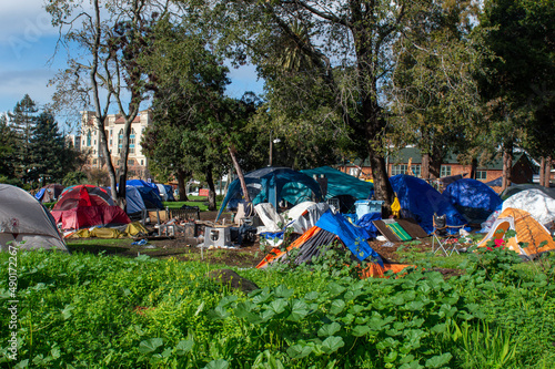 Fotografia Homeless encampment at Peoples Park, a historic site of political activism