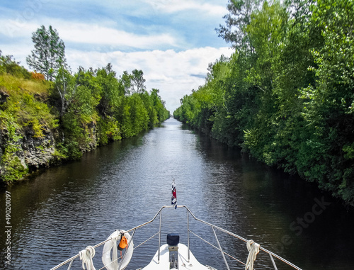 Canvas Print Yacht on the Trent-Severn Waterway surrounded by greenery in Canada