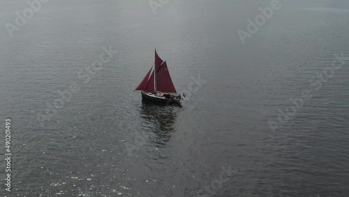 Sailing boat on a dutch lake in friesland.

Zeilboot op een nederlands meer in friesland photo