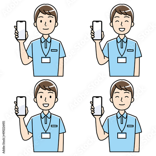 笑顔でスマホを見せるポロシャツの若い男性（カラー）