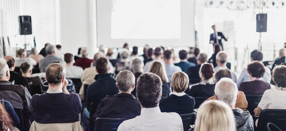 Obraz premium Speaker at Business Conference with Public Presentations. Audience at the conference hall. Business and Entrepreneurship concept.