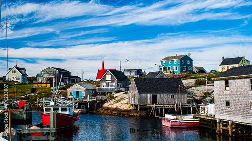 Fotografia Beautiful view of old cottages and fishing boats in Peggy's Cove, Nova Scotia