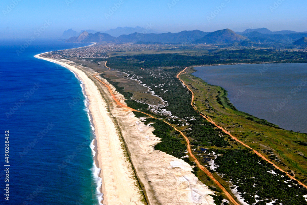 Obraz premium Restinga e Lagoa de Maricá. Rio de Janeiro.